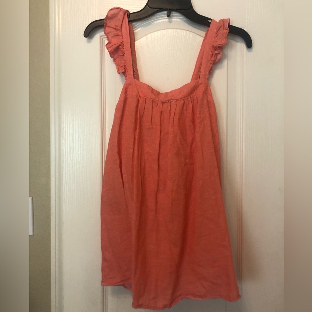 Old Navy crisscross back tank top with ruffle straps. Size M. Cotton/Linen blend